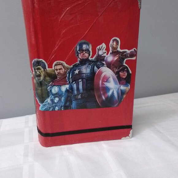 Marvels Avengers 3 Dimensional Book Sculpture - Picture 4 of 5